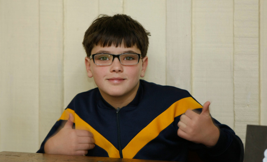 Colégio Estadual Angelo Trevisan, apresentação de trabalhos de alunos, na foto o aluno Pedro Francisco Castro. 27-03-14.