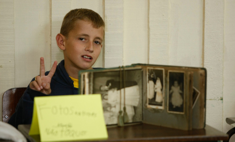 Colégio Estadual Angelo Trevisan, apresentação de trabalhos de alunos. 27-03-14.
