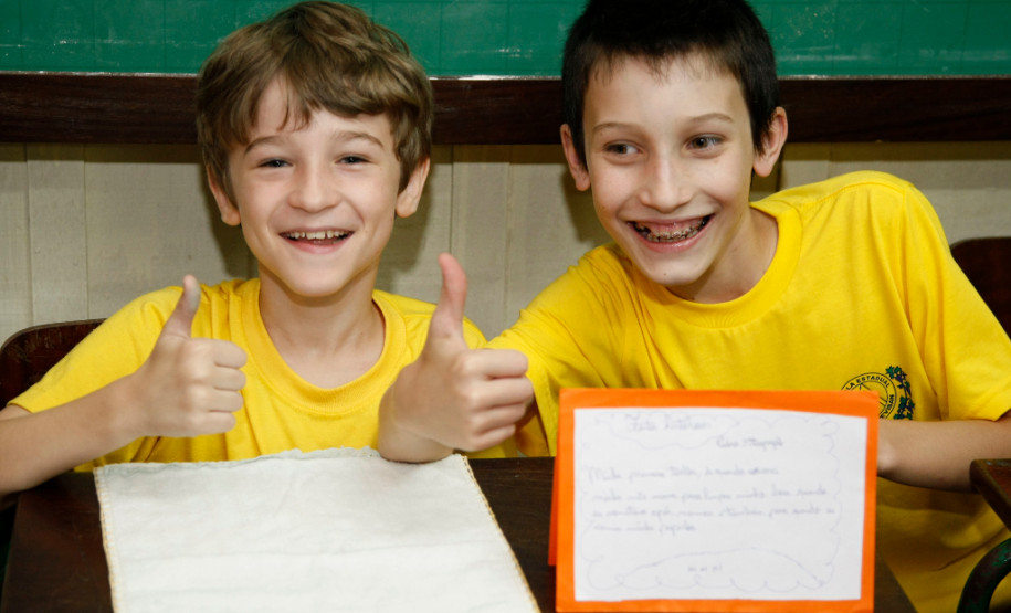 Colégio Estadual Angelo Trevisan, apresentação de trabalhos de alunos. 27-03-14.