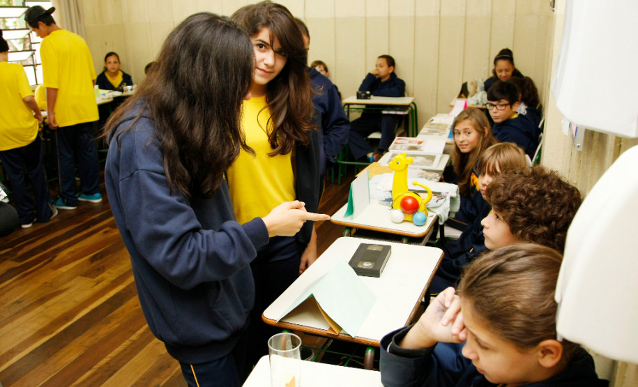 Colégio Estadual Angelo Trevisan, apresentação de trabalhos de alunos. 27-03-14.