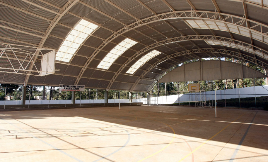 O valor total das obras é de R$ 3,6 milhões, recursos do Ministério da Educação com contrapartida do Governo do Paraná. Colégio Estadual Professor Edvaldo e Maria Janete Carneiro. 19-08-13.