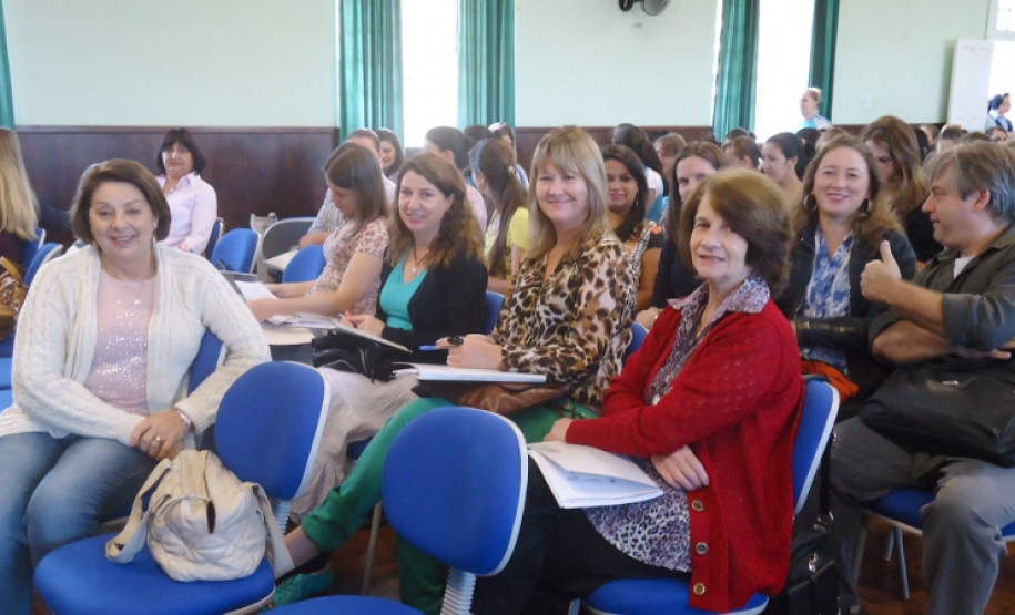 Evento segue até o dia 5 de maio e vai passar por oito municípios, nas regiões onde estão as maiores comunidades ciganas no Paraná.