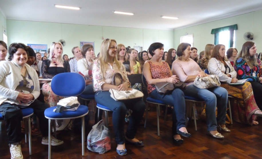 Evento segue até o dia 5 de maio e vai passar por oito municípios, nas regiões onde estão as maiores comunidades ciganas no Paraná.