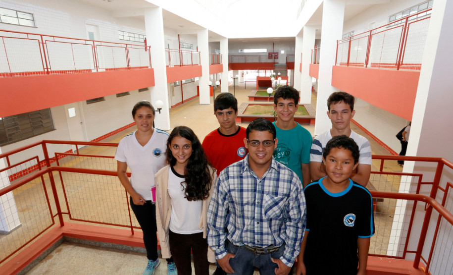 Para qualificar a mão de obra de diversas regiões do estado o Governo do Estado está construindo 19 Centros Estaduais de Educação Profissionalizante (CEEP).