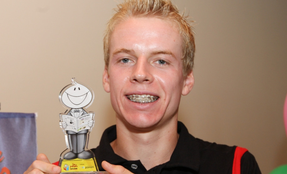 Aluno fica em primeiro lugar em concurso de redação