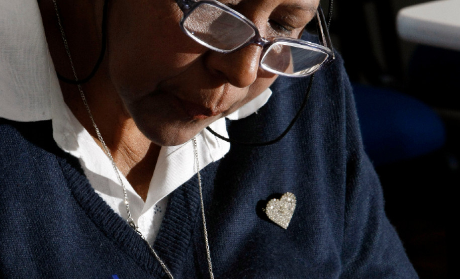 O programa Paraná Alfabetizado é uma ação coordenada pela Secretaria da Educação do Paraná, em parceria com o Ministério da Educação, prefeituras e sociedade civil. O objetivo é selecionar voluntários para alfabetizar pessoas com idade acima de 15 anos e que não sabem ler nem escrever.