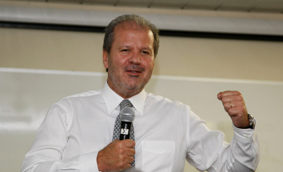 O novo secretário de Estado da Educação, Paulo Schmidt, se reuniu com chefes dos Núcleos Regionais, diretores e coordenadores da secretaria.