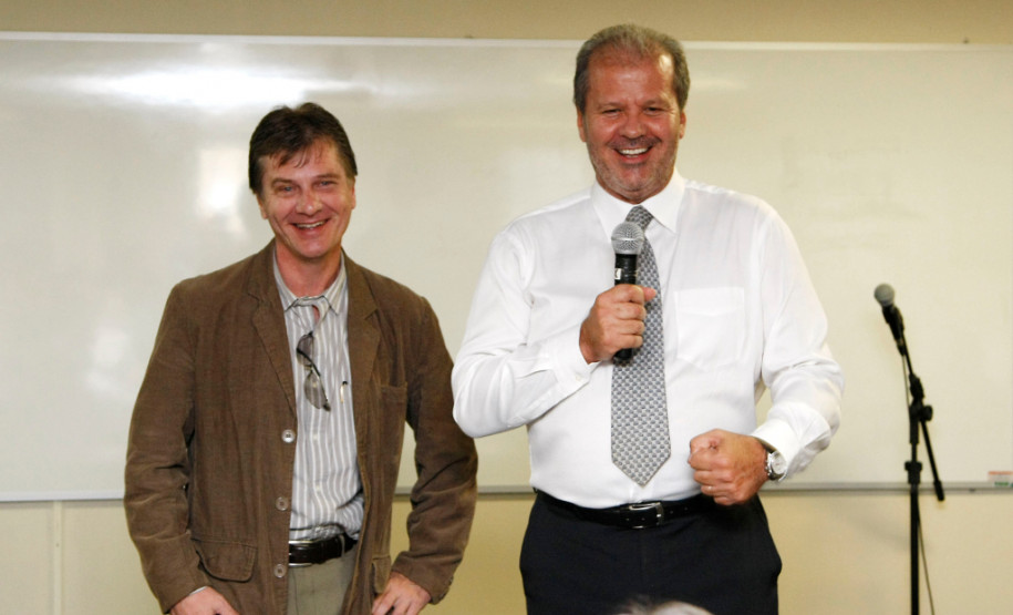 O novo secretário de Estado da Educação, Paulo Schmidt, se reuniu com chefes dos Núcleos Regionais, diretores e coordenadores da secretaria.