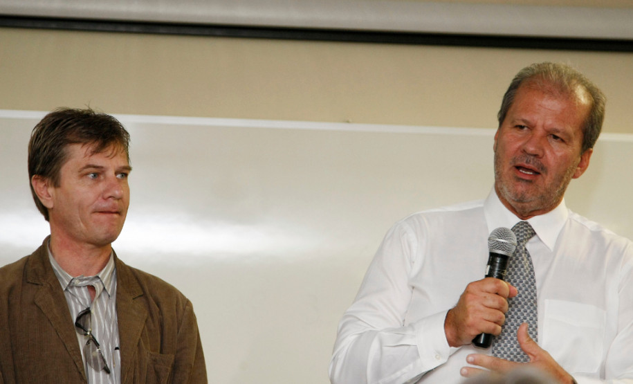 O novo secretário de Estado da Educação, Paulo Schmidt, se reuniu com chefes dos Núcleos Regionais, diretores e coordenadores da secretaria.