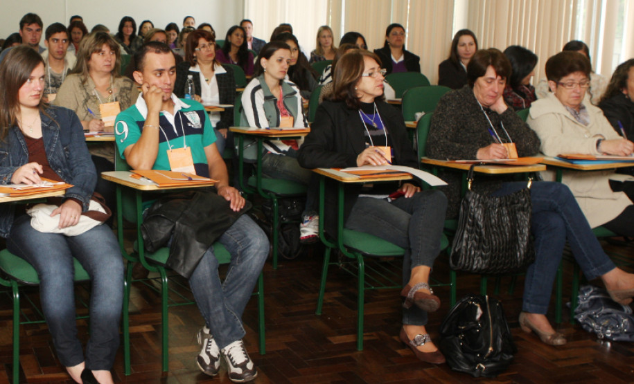 Reunião discute sistema de frequência escolar