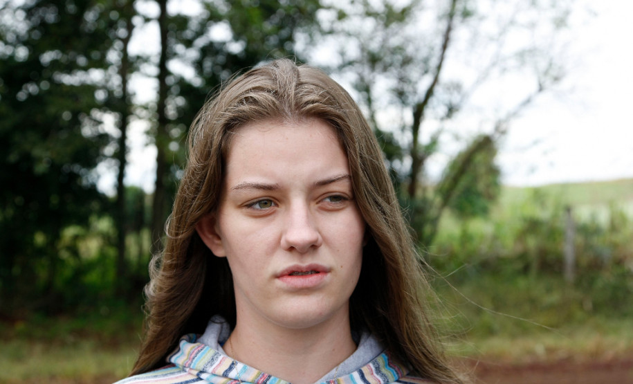 CEEP Assis Brasil em Clevelândia receberá novas acomodações para alunos e novos laboratórios, na foto a aluna Eduarda Malacarne. 11-04-14.