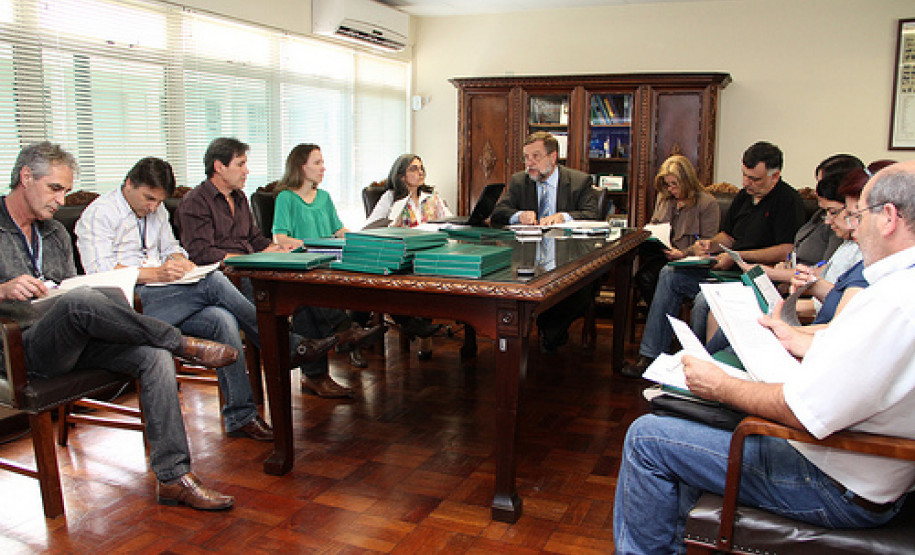 O grupo, criado pelo governo em julho e formado por representantes de pais, professores e diversas instituições, fez primeira reunião nesta quarta-feira. Balanço dos avanços já obtidos na área este ano também foi apresentado.
