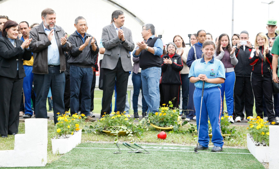 Entrega de quadra de golf 7 no complexo de Esportes do Tarumã. 16-04-14.