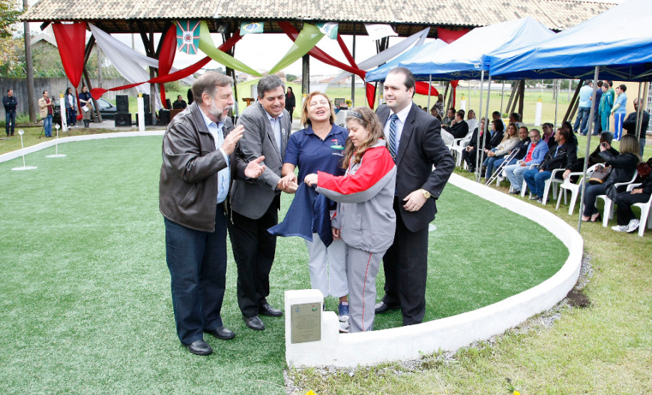 Entrega de quadra de golf 7 no complexo de Esportes do Tarumã. 16-04-14.