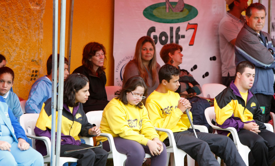 Entrega de quadra de golf 7 no complexo de Esportes do Tarumã. 16-04-14.