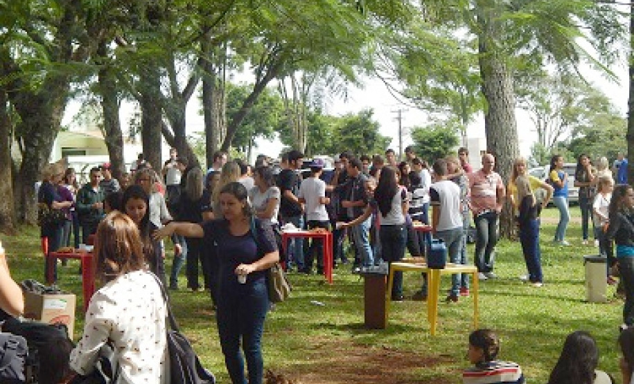 As discussões envolveram temas como drogadição, gravidez na adolescência, ciberbullying, entre outros.