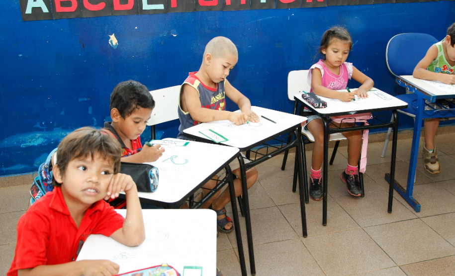 Escola Indígena em Tomazina. 01-04-14.