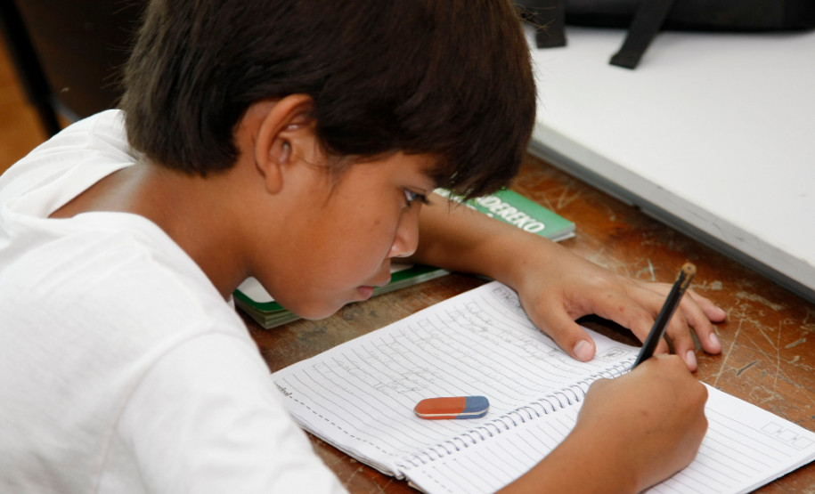 Escola Indígena em Tomazina. 01-04-14.