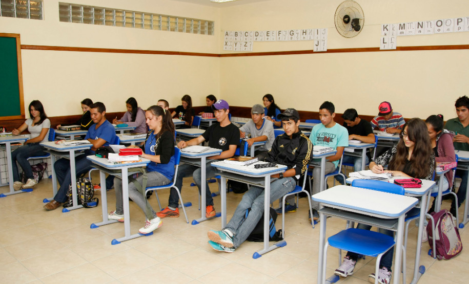 Esclarecimentos da Secretaria de Estado da Educação sobre as principais reivindicações do Sindicato dos Professores do Paraná. A pauta existe há algum tempo e vem sendo honrada pelo governo do estado.