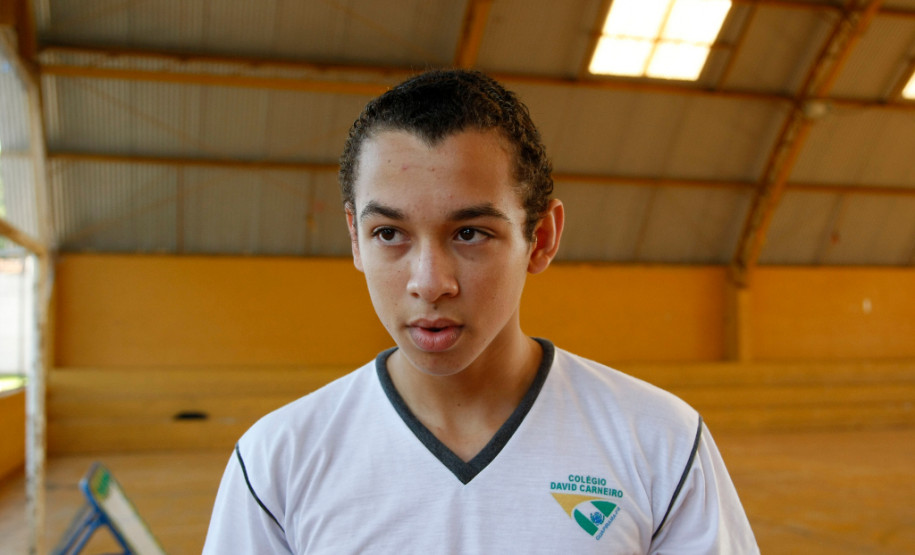 Cidade de Guapirama, Colégio Estadual David Carneiro, na foto o aluno Willian Lopes Luiz. 02-04-14.