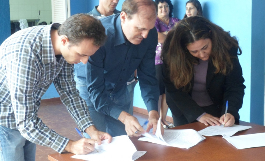 O contrato e a ordem de serviços para início das obras de reparos na Escola Estadual do Campo São Salvador, em Cascavel, foram assinados nessa terça-feira (22).