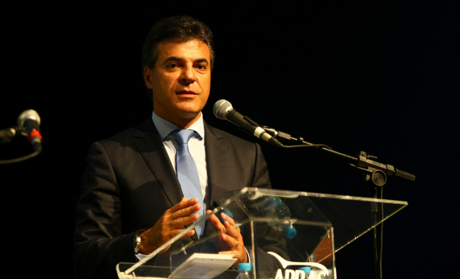 O governador Beto Richa vai se reunir com representantes do sindicato de professores do Paraná.