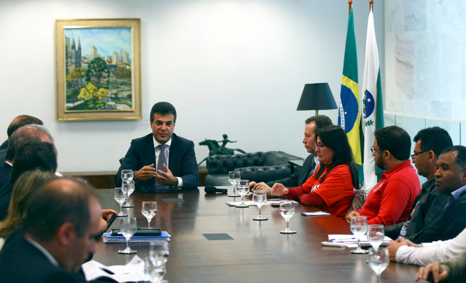 Governador Beto Richa recebe representantes da APP. Curitiba, 23/04/2014.