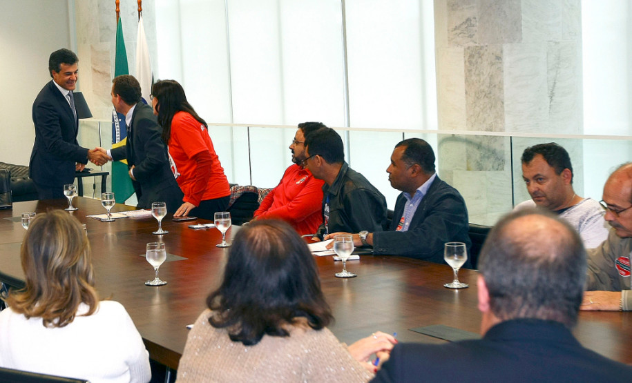 Governador Beto Richa recebe representantes da APP. Curitiba, 23/04/2014.