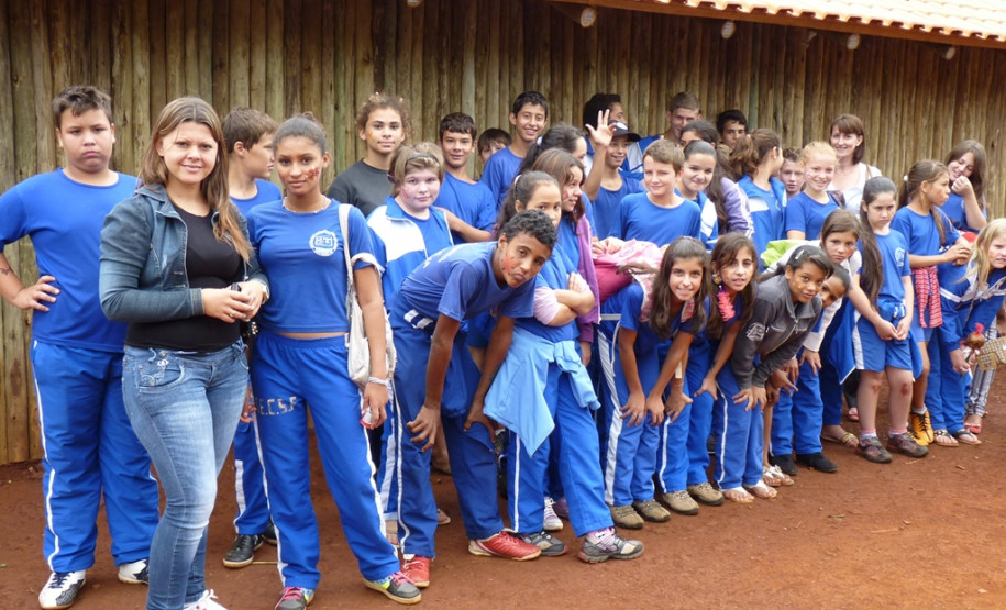 Escola Estadual Indígena Araju Porá e o Colégio Estadual Indígena Kuaa Mbo'e ambos em Diamante do Oeste realizaram Semana Cultural Indígena em parceria.