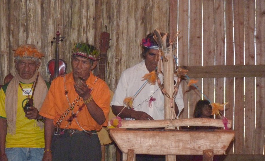 Escola Estadual Indígena Araju Porá e o Colégio Estadual Indígena Kuaa Mbo'e ambos em Diamante do Oeste realizaram Semana Cultural Indígena em parceria.