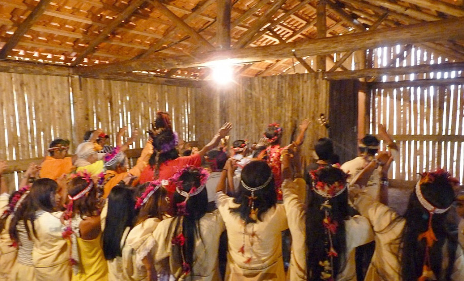 Escola Estadual Indígena Araju Porá e o Colégio Estadual Indígena Kuaa Mbo'e ambos em Diamante do Oeste realizaram Semana Cultural Indígena em parceria.
