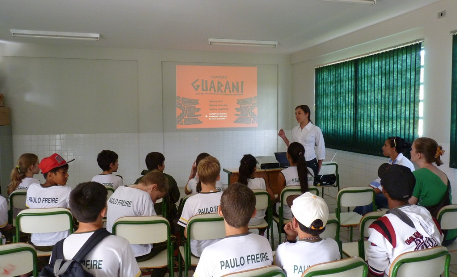 Escola Estadual Indígena Araju Porá e o Colégio Estadual Indígena Kuaa Mbo'e ambos em Diamante do Oeste realizaram Semana Cultural Indígena em parceria.