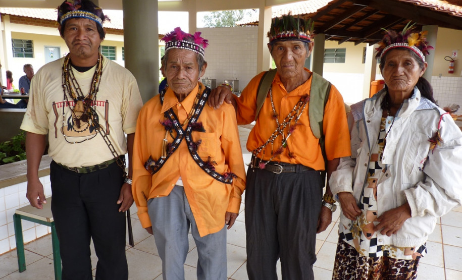 Escola Estadual Indígena Araju Porá e o Colégio Estadual Indígena Kuaa Mbo'e ambos em Diamante do Oeste realizaram Semana Cultural Indígena em parceria.