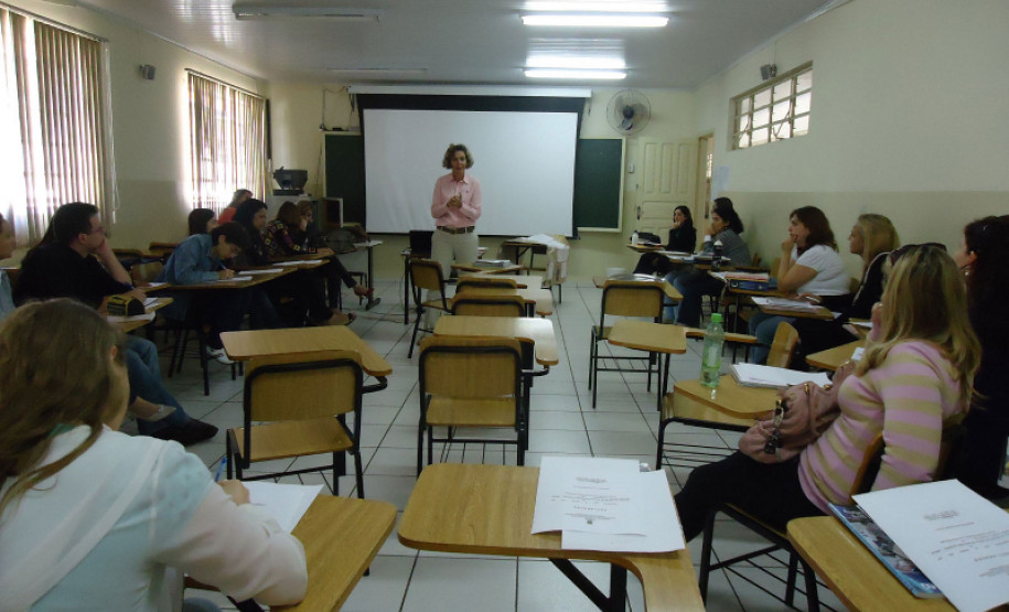 Professores de Inglês participam de formação