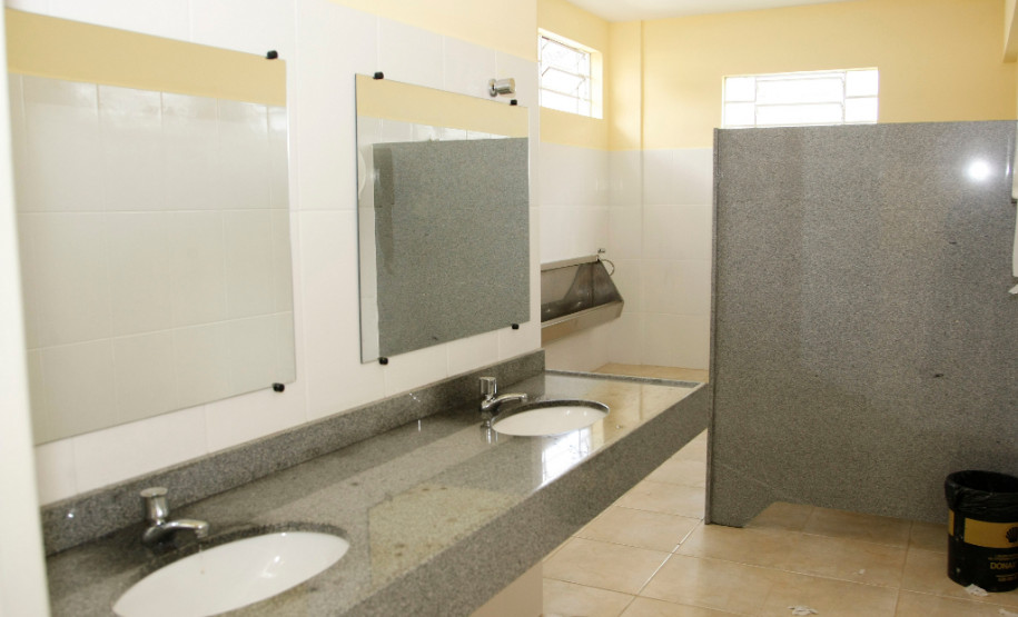 Colégio Estadual Julio Szymanski, em Araucária. 16-04-14.