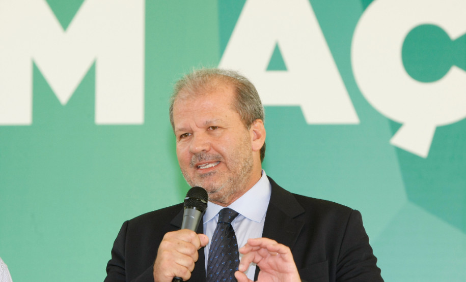 Diretores das escolas estaduais da região de Pitanga estiveram nesta terça-feira (6) no Palácio Iguaçu para discutir investimentos e os desafios da educação. Os 48 gestores foram recebidos pelo vice-governador, Flávio Arns, e pelo secretário da Educação Paulo Schmidt.