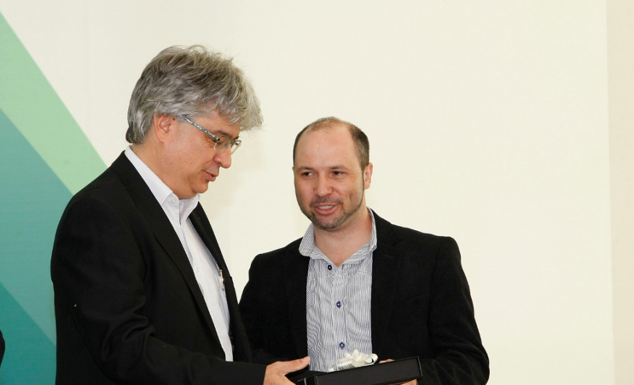 Diretores das escolas estaduais da região de Pitanga estiveram nesta terça-feira (6) no Palácio Iguaçu para discutir investimentos e os desafios da educação. Os 48 gestores foram recebidos pelo vice-governador, Flávio Arns, e pelo secretário da Educação Paulo Schmidt.