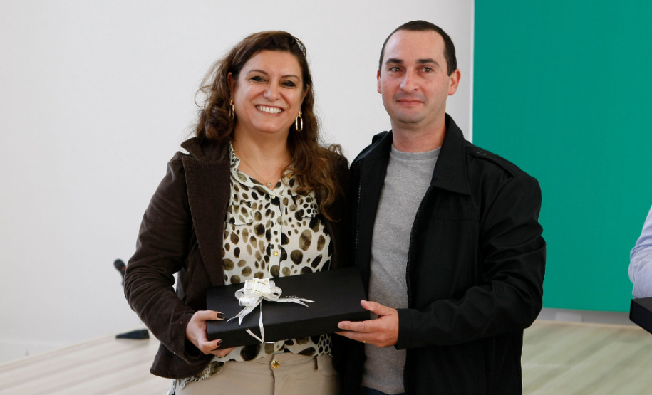 Diretores das escolas estaduais da região de Pitanga estiveram nesta terça-feira (6) no Palácio Iguaçu para discutir investimentos e os desafios da educação. Os 48 gestores foram recebidos pelo vice-governador, Flávio Arns, e pelo secretário da Educação Paulo Schmidt.