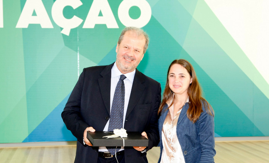 Diretores das escolas estaduais da região de Pitanga estiveram nesta terça-feira (6) no Palácio Iguaçu para discutir investimentos e os desafios da educação. Os 48 gestores foram recebidos pelo vice-governador, Flávio Arns, e pelo secretário da Educação Paulo Schmidt.