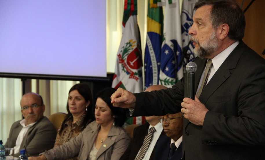 Jornada Paranaense debate conceitos da educação a distância