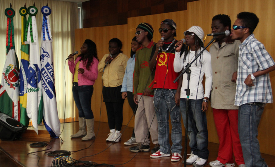 Jornada Paranaense debate conceitos da educação a distância
