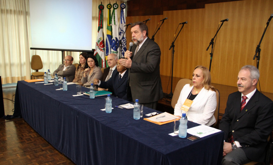 Jornada Paranaense debate conceitos da educação a distância