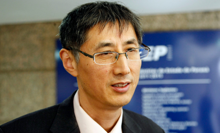 Entrega das medalhas da Olimpíada Brasileira de Matemática das Escolas Públicas (OBMEP), na foto Yuan Jin Yun. 21-05-14.