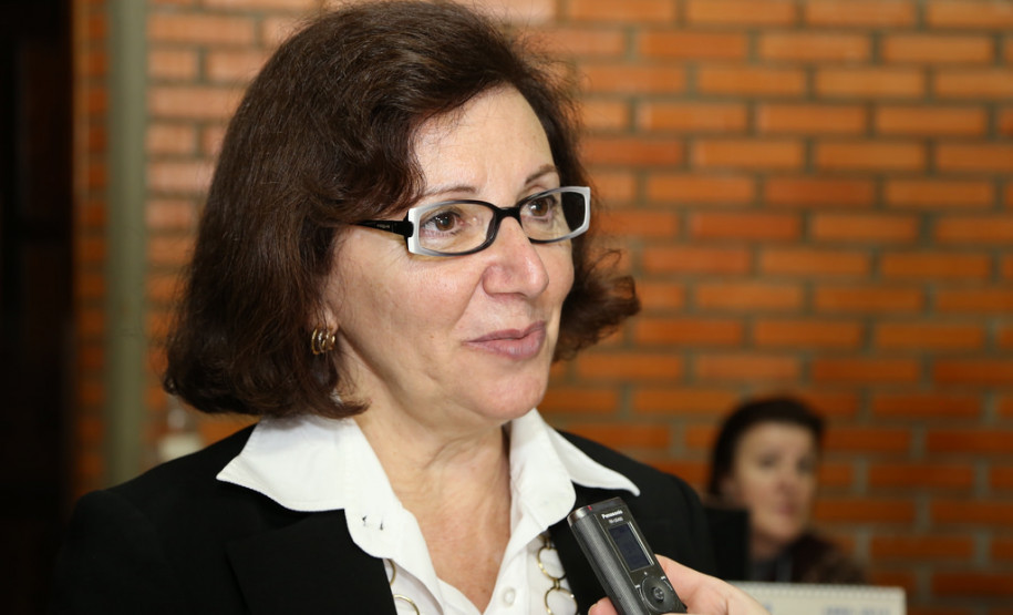 A população de Coronel Vivida, na região Sudoeste do Estado, esperou por 24 anos a construção de um novo prédio para o Colégio Estadual Tancredo Neves. Nesta quinta-feira (22), o vice-governador, Flávio Arns, e o secretário de Estado da Educação, Paulo Schmidt, assinaram a ordem de construção para obra, que começa na próxima semana.