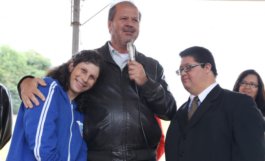 Ainda na região, Schmidt e Arns também participaram da inauguração dos novos espaços da Escola de Educação Básica na Modalidade Especial Zilda Arns, no município de Pato Branco. A instituição foi ampliada com oito novas salas de aula e dois banheiros.