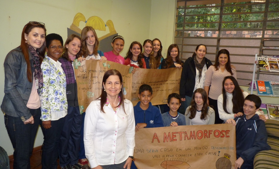 Trabalho desenvolvido por professora de Toledo forma leitores de obras clássicas. Alunos de projeto também fazem cartazes a partir das histórias lidas.