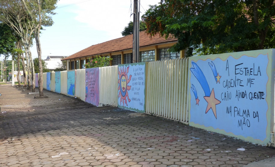 Trabalho desenvolvido por professora de Toledo forma leitores de obras clássicas. Alunos de projeto também fazem cartazes a partir das histórias lidas.