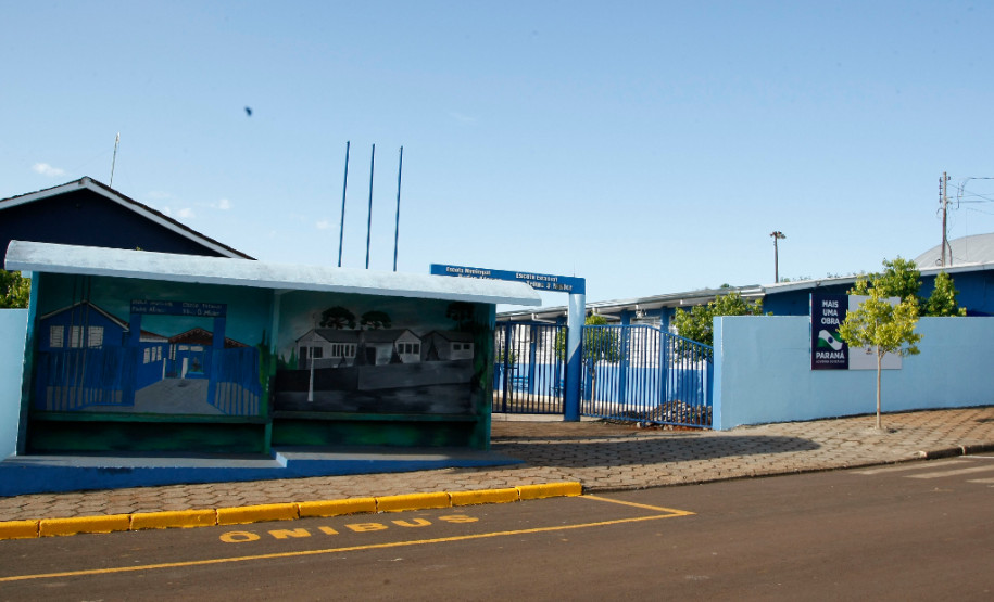 Recursos descentralizados garantem obras mais rápidas Colégio Estadual Octavio Muller recebeu verba descentralizada para reforma. 15-05-14.