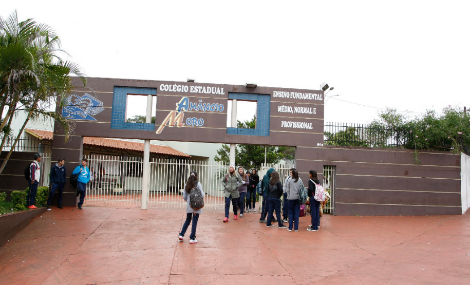 Colégio Estadual Amâncio Moro, em Corbélia. 27-05-14.