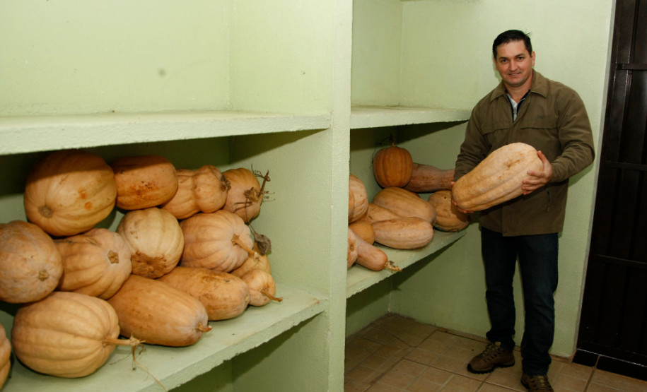Colégio Estadual Amâncio Moro, em Corbélia, na foto o diretor Francisco Rossoni Neto. 27-05-14.